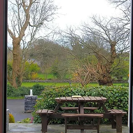 Carrowntober House Bed & Breakfast 4*